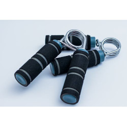 اثنين من القبضات اليد...