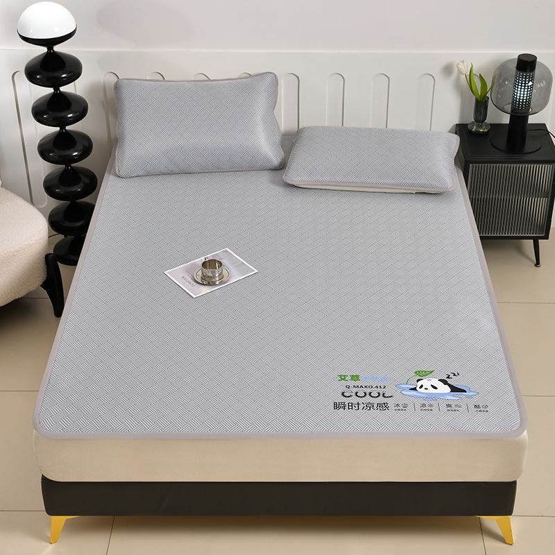 600D Carbon Light Fibres Summer Mat for Bed Soft Comfortable Ice Silk Cooling Mat Can Naked Sleeping Cool Bed Pad Pillowcases